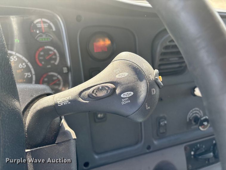 image for item EM0114 2012 Freightliner Business Class M2 box truck