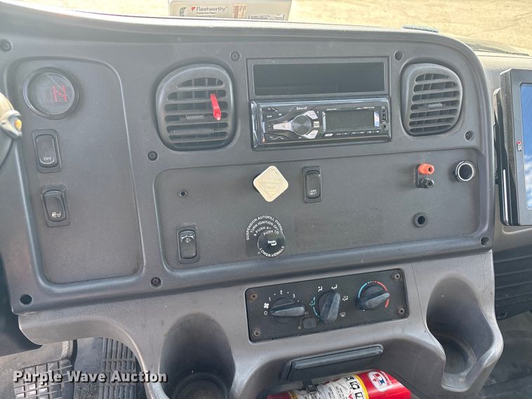 image for item EM0114 2012 Freightliner Business Class M2 box truck