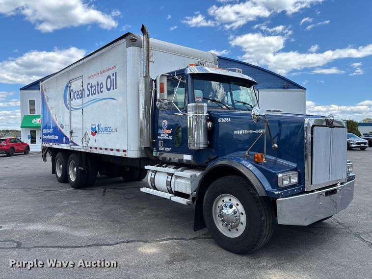 image for item EM0115 2007 Western Star 4900 box truck