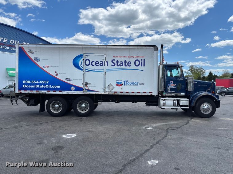 image for item EM0115 2007 Western Star 4900 box truck