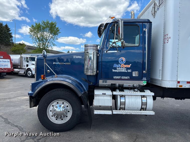 image for item EM0115 2007 Western Star 4900 box truck