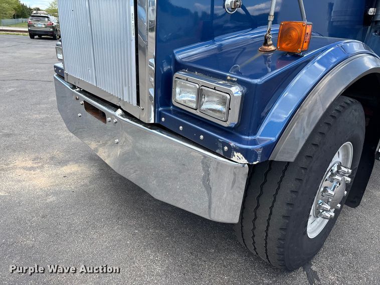 image for item EM0115 2007 Western Star 4900 box truck
