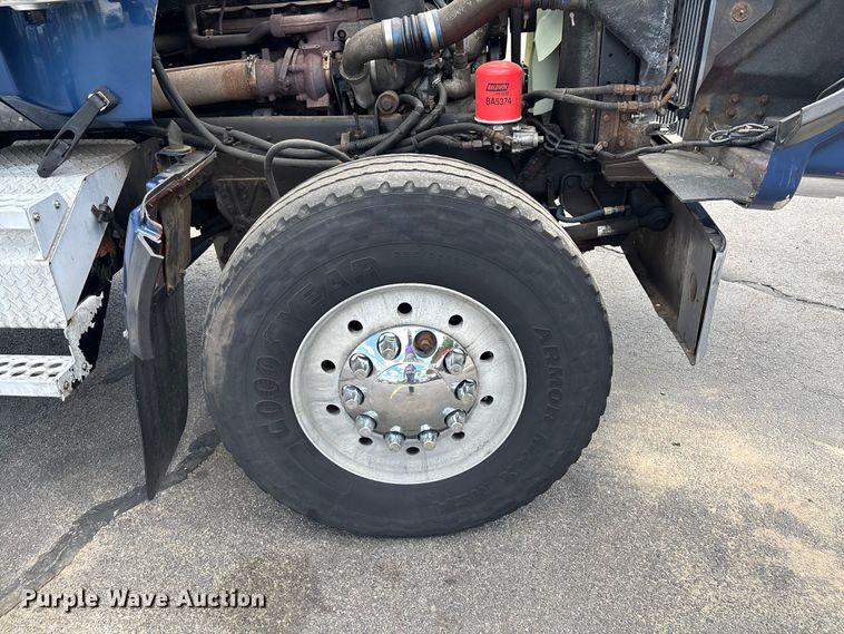 image for item EM0115 2007 Western Star 4900 box truck