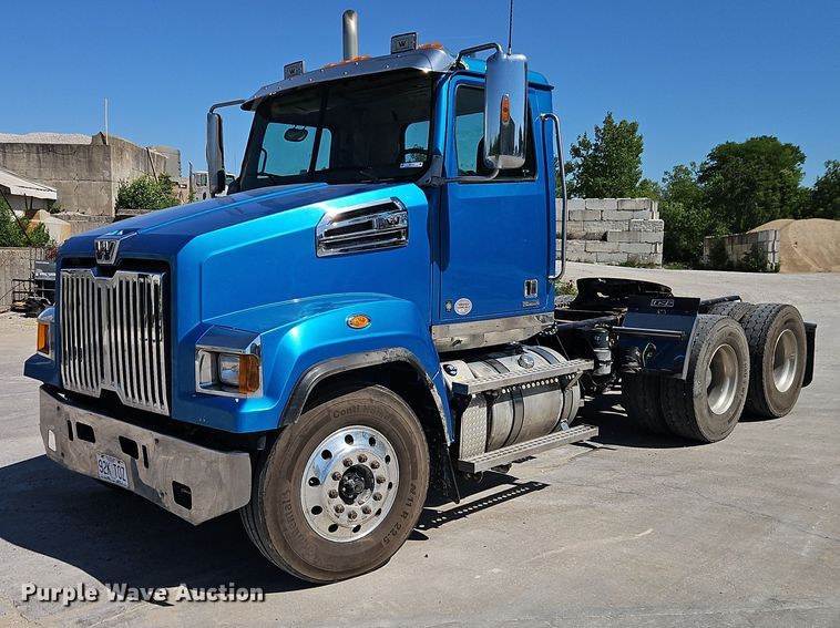 image for item EO7333 2020 Western Star 4700 semi truck