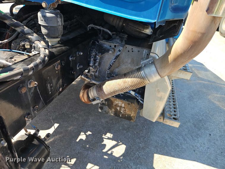 image for item EO7333 2020 Western Star 4700 semi truck