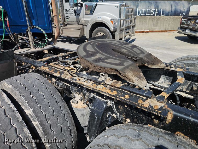 image for item EO7333 2020 Western Star 4700 semi truck