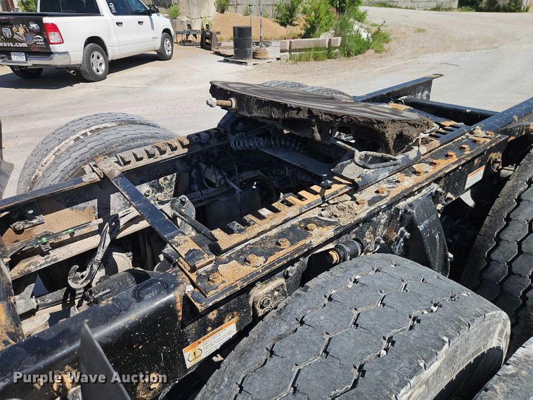 image for item EO7333 2020 Western Star 4700 semi truck