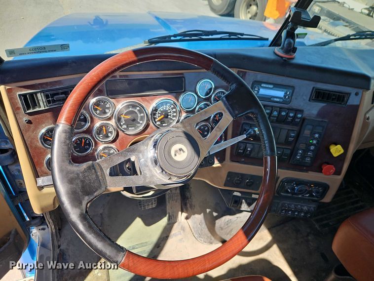 image for item EO7333 2020 Western Star 4700 semi truck