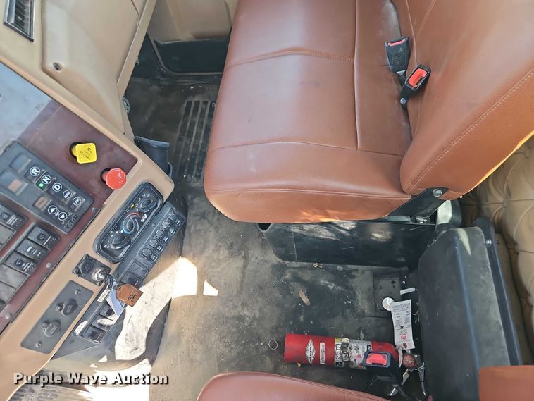 image for item EO7333 2020 Western Star 4700 semi truck