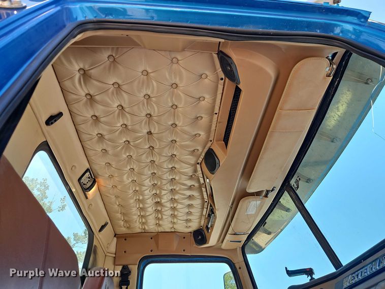 image for item EO7333 2020 Western Star 4700 semi truck