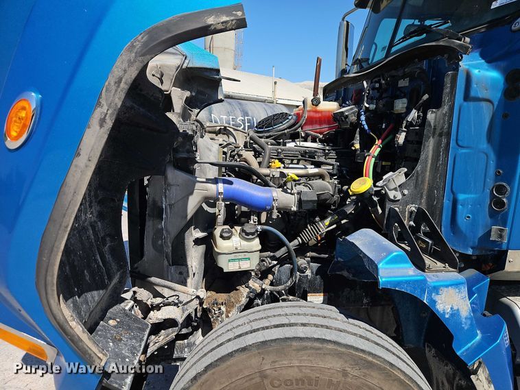 image for item EO7333 2020 Western Star 4700 semi truck