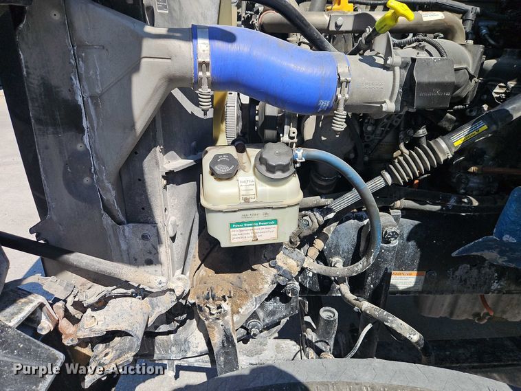 image for item EO7333 2020 Western Star 4700 semi truck