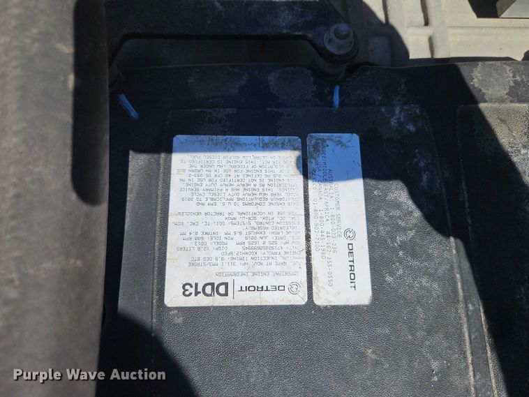 image for item EO7333 2020 Western Star 4700 semi truck