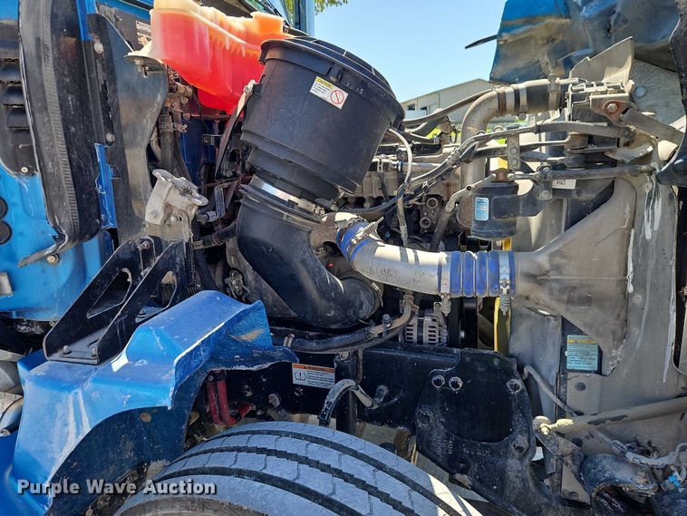 image for item EO7333 2020 Western Star 4700 semi truck