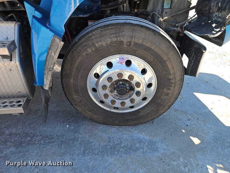 image for item EO7333 2020 Western Star 4700 semi truck