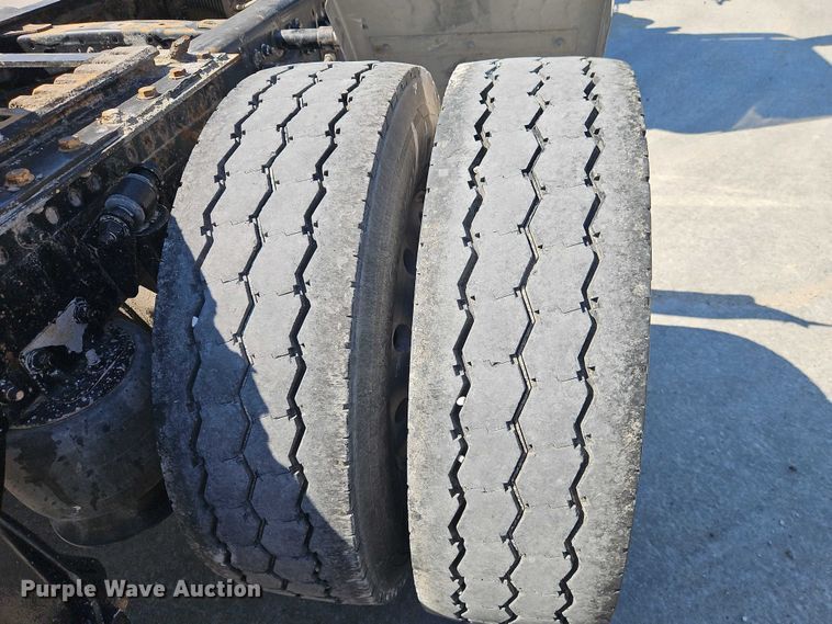 image for item EO7333 2020 Western Star 4700 semi truck