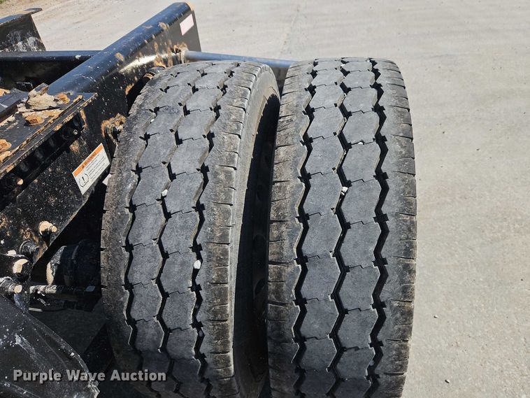 image for item EO7333 2020 Western Star 4700 semi truck