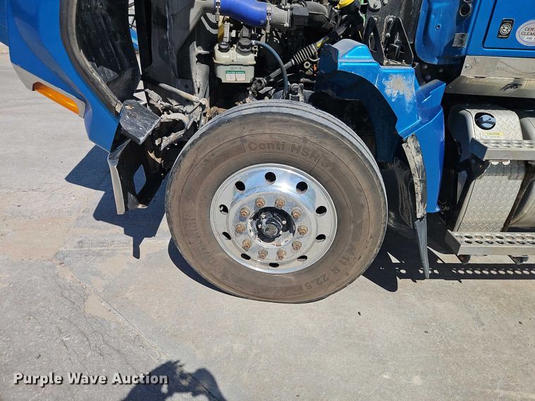 image for item EO7333 2020 Western Star 4700 semi truck