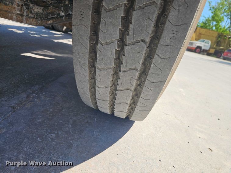image for item EO7333 2020 Western Star 4700 semi truck