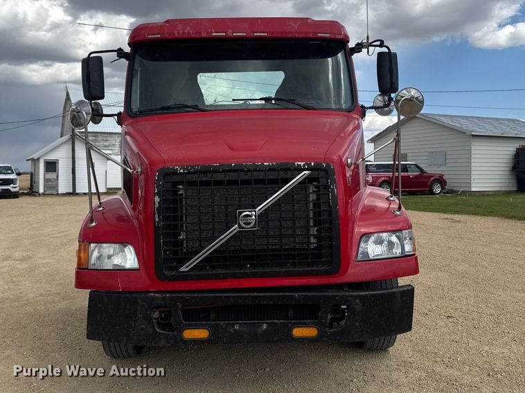 image for item ER0488 2007 Volvo Truck VNM semi truck