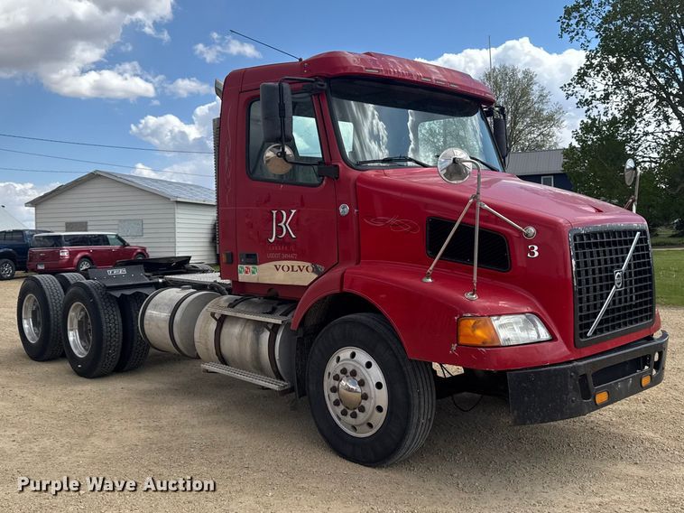 image for item ER0488 2007 Volvo Truck VNM semi truck