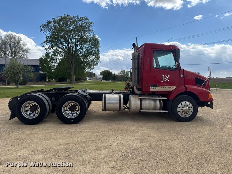 image for item ER0488 2007 Volvo Truck VNM semi truck