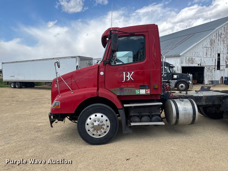 image for item ER0488 2007 Volvo Truck VNM semi truck