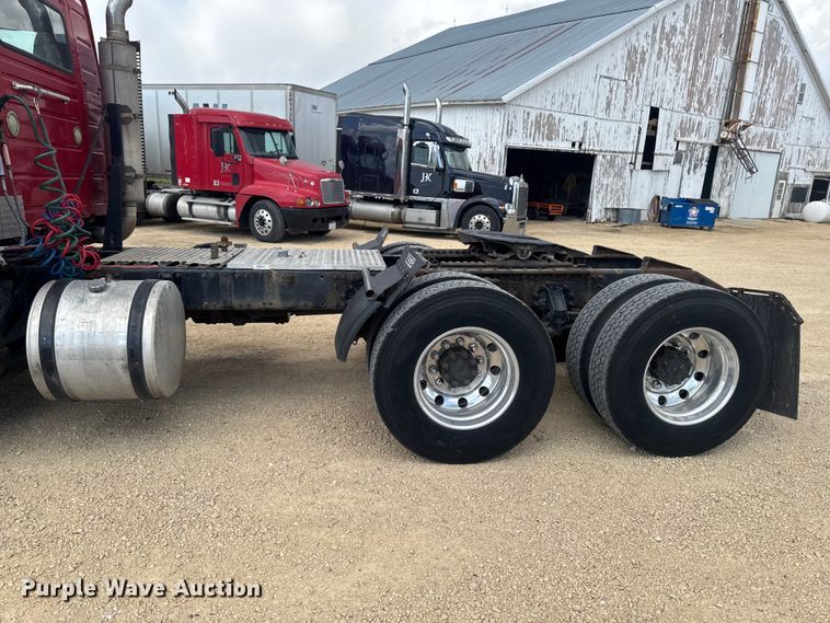 image for item ER0488 2007 Volvo Truck VNM semi truck