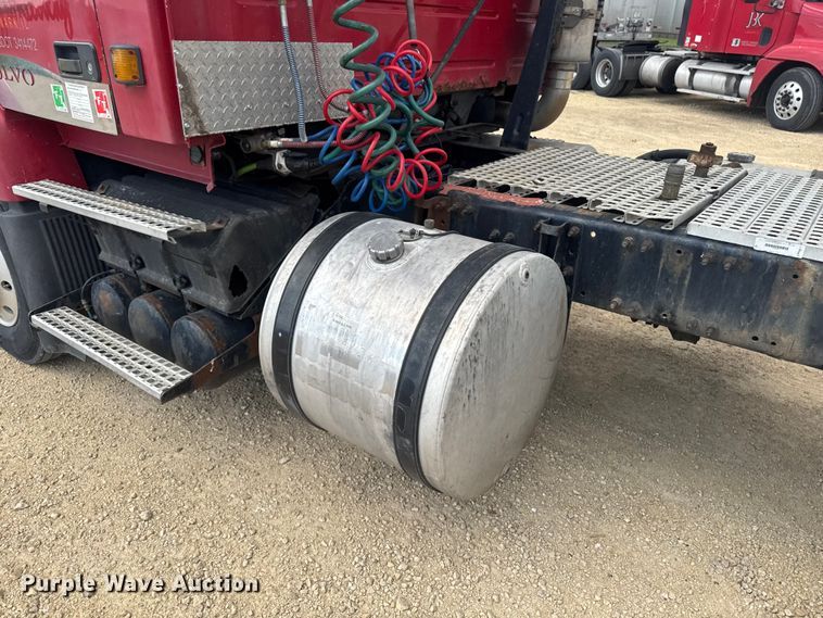 image for item ER0488 2007 Volvo Truck VNM semi truck