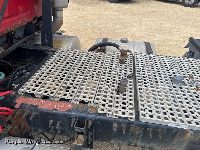 image for item ER0488 2007 Volvo Truck VNM semi truck