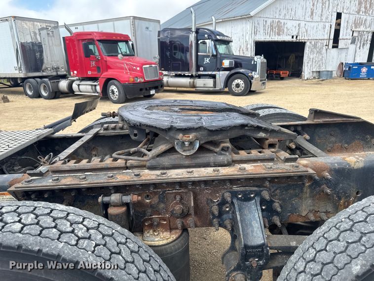 image for item ER0488 2007 Volvo Truck VNM semi truck