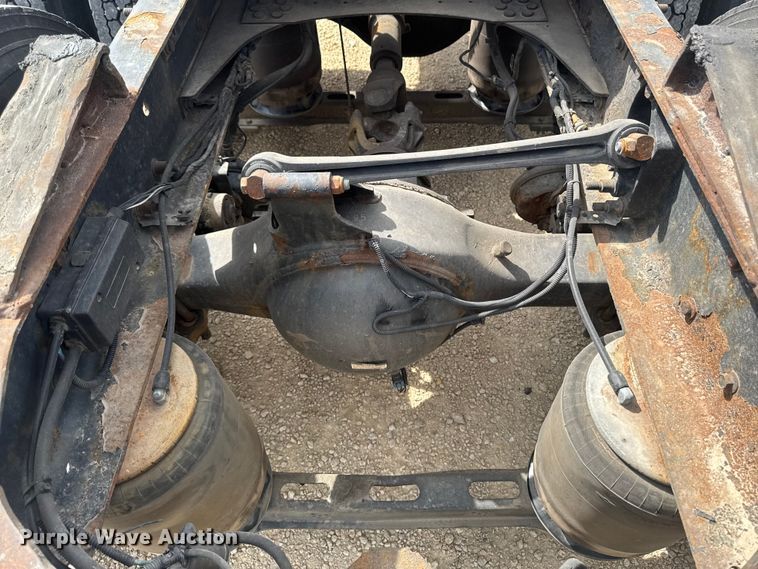 image for item ER0488 2007 Volvo Truck VNM semi truck