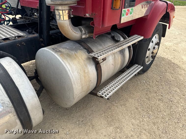 image for item ER0488 2007 Volvo Truck VNM semi truck