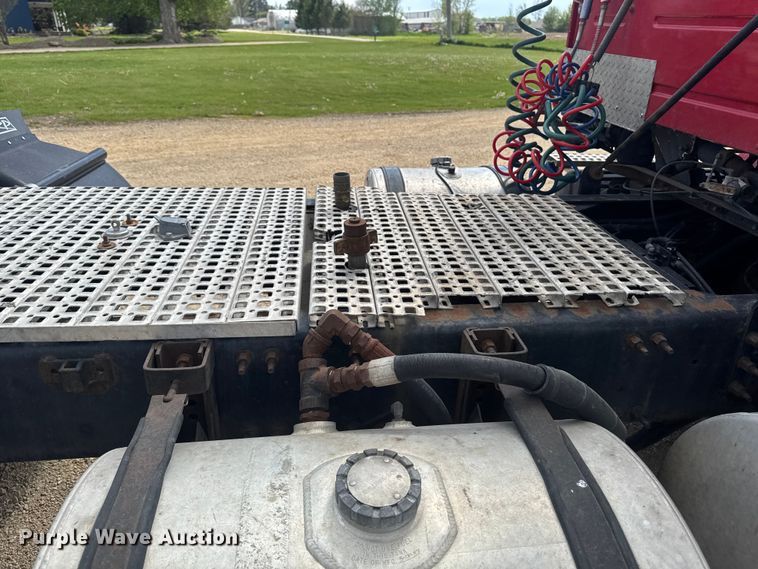 image for item ER0488 2007 Volvo Truck VNM semi truck