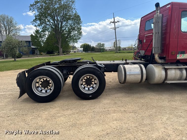 image for item ER0488 2007 Volvo Truck VNM semi truck
