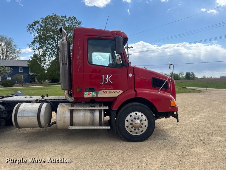 image for item ER0488 2007 Volvo Truck VNM semi truck