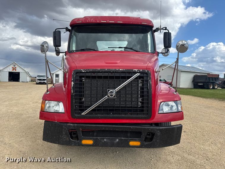 image for item ER0488 2007 Volvo Truck VNM semi truck