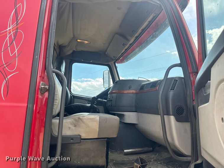 image for item ER0488 2007 Volvo Truck VNM semi truck
