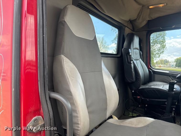 image for item ER0488 2007 Volvo Truck VNM semi truck