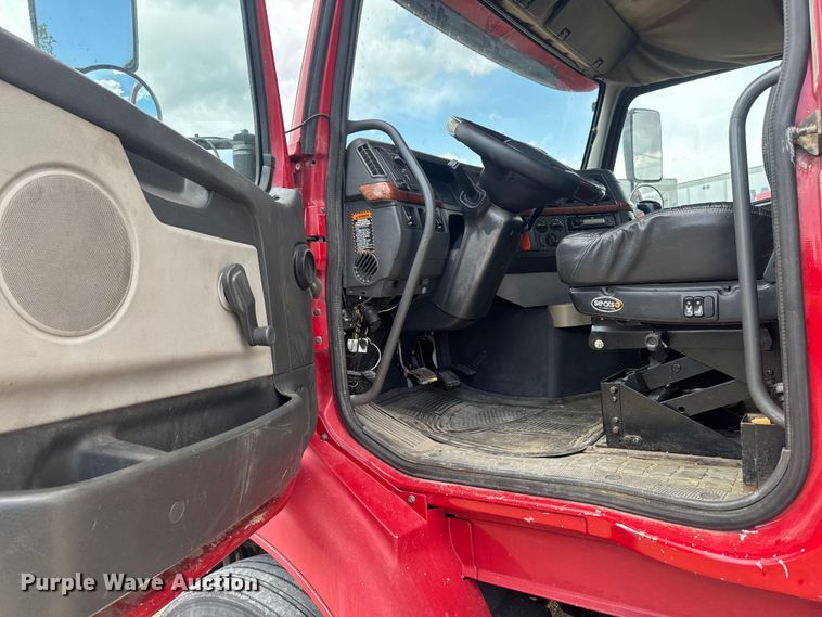 image for item ER0488 2007 Volvo Truck VNM semi truck