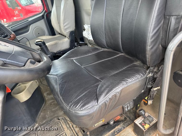 image for item ER0488 2007 Volvo Truck VNM semi truck