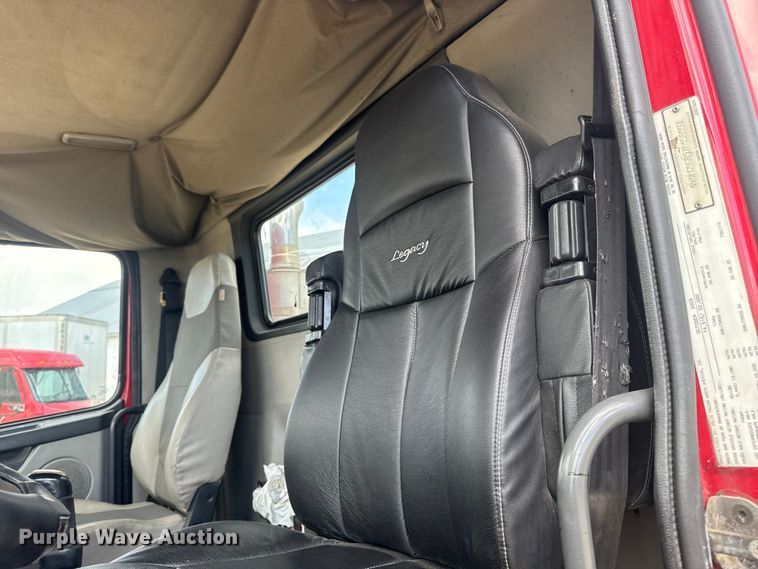 image for item ER0488 2007 Volvo Truck VNM semi truck