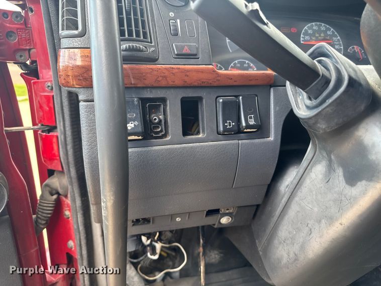 image for item ER0488 2007 Volvo Truck VNM semi truck