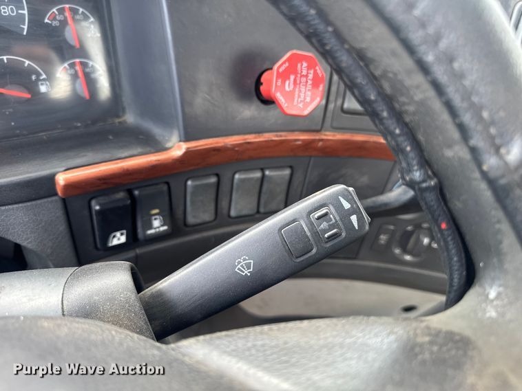 image for item ER0488 2007 Volvo Truck VNM semi truck
