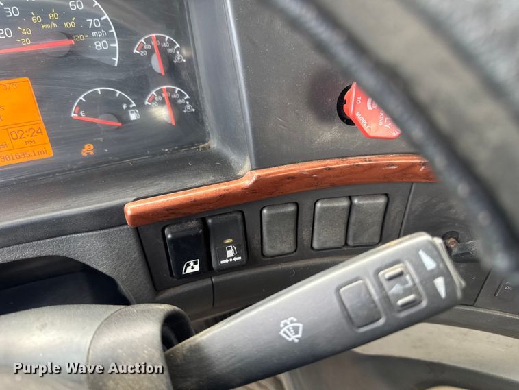 image for item ER0488 2007 Volvo Truck VNM semi truck
