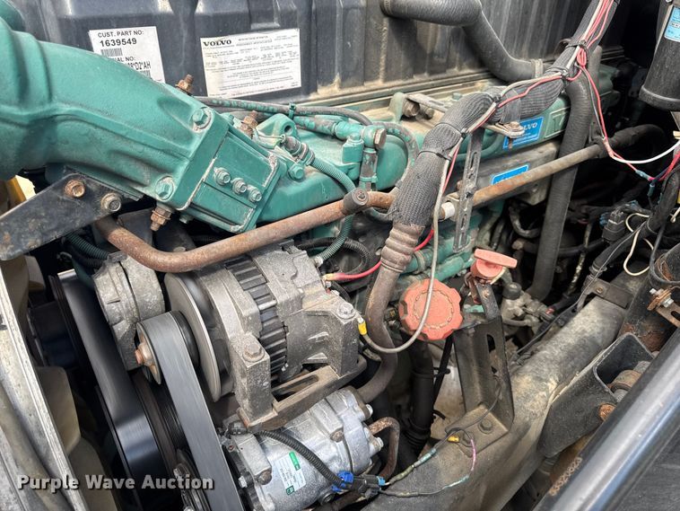 image for item ER0488 2007 Volvo Truck VNM semi truck