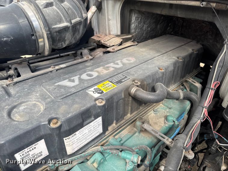 image for item ER0488 2007 Volvo Truck VNM semi truck