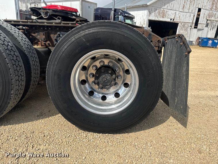 image for item ER0488 2007 Volvo Truck VNM semi truck