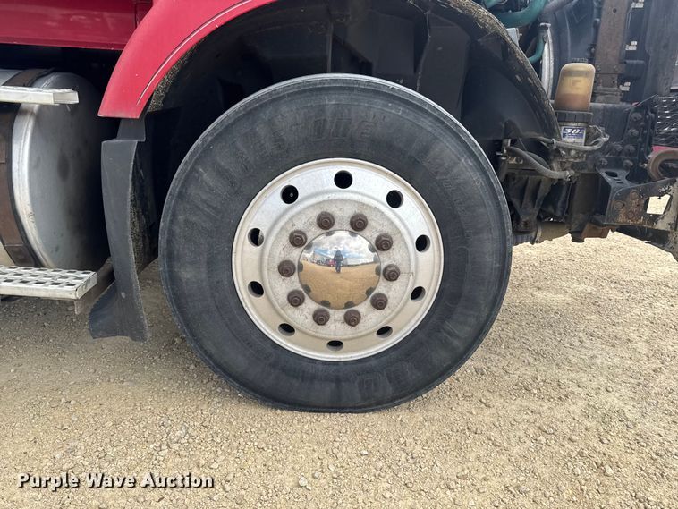 image for item ER0488 2007 Volvo Truck VNM semi truck
