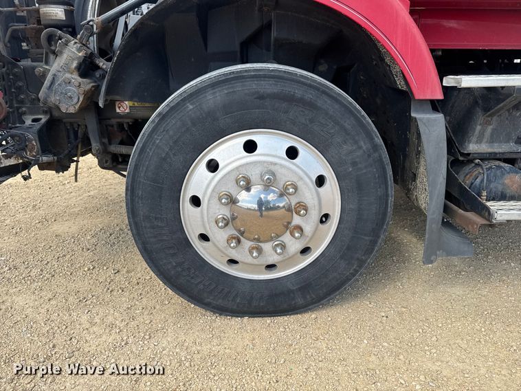 image for item ER0488 2007 Volvo Truck VNM semi truck